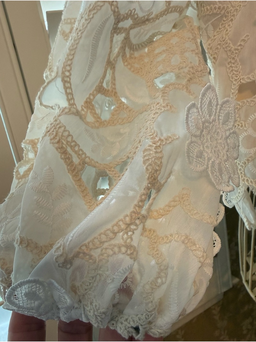 Elliatt Sienna Lace Top in Cream lace - Picture 7 of 12